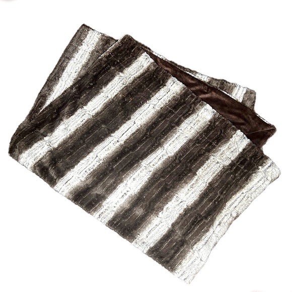 Brown & Off-White Faux Mountain Fox Throw Blanket - Picture 3 of 5